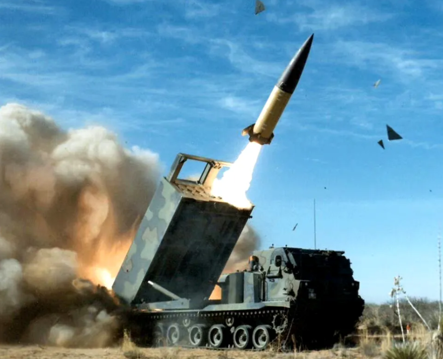 快讯！打了1049天，美国官员终于承认，ATACMS、F-16和艾布拉姆斯坦克，