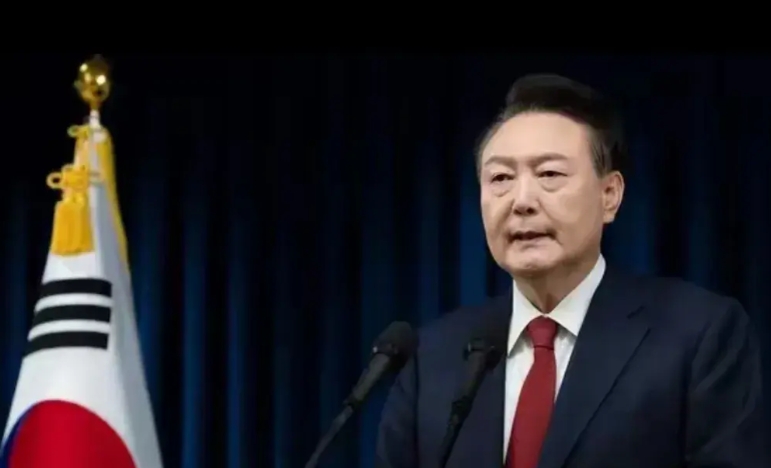 尹总为何不愿辞职？
明面上都知道，尹总在靠这位置保命，但除了这个，更重要的是尹总
