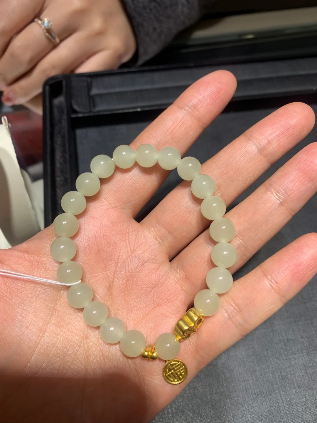 好想要啊！！！！！！
今天随便逛街看到的，一见钟情
就是有点贵，打折下来接近一万