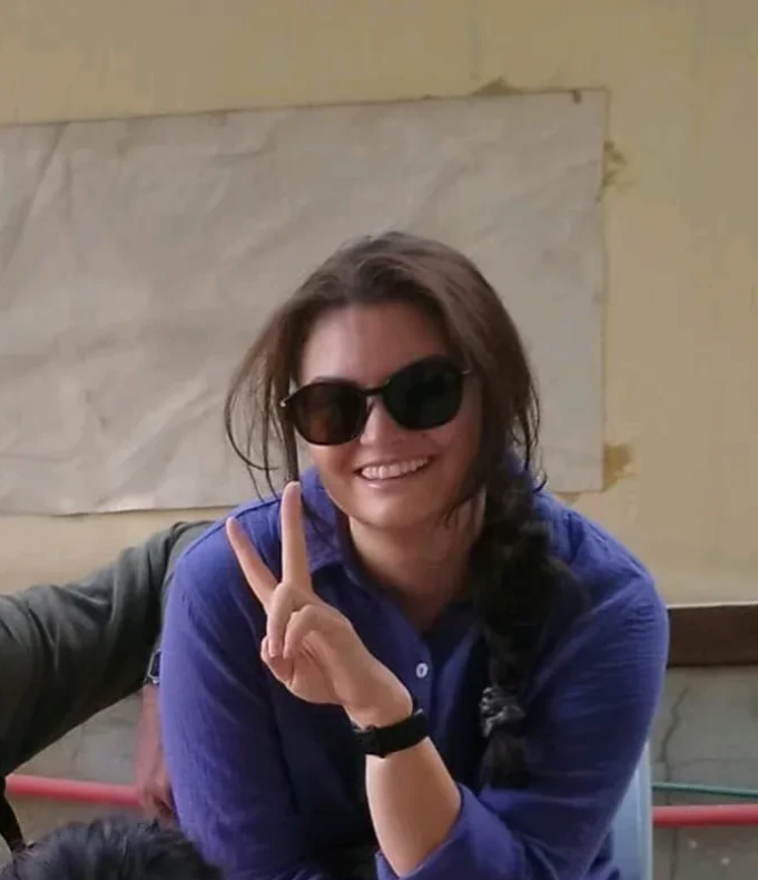 以色列狙击手一枪爆头，杀死了一名向他们扔石头的26岁美国女性。没想到强大的美国政