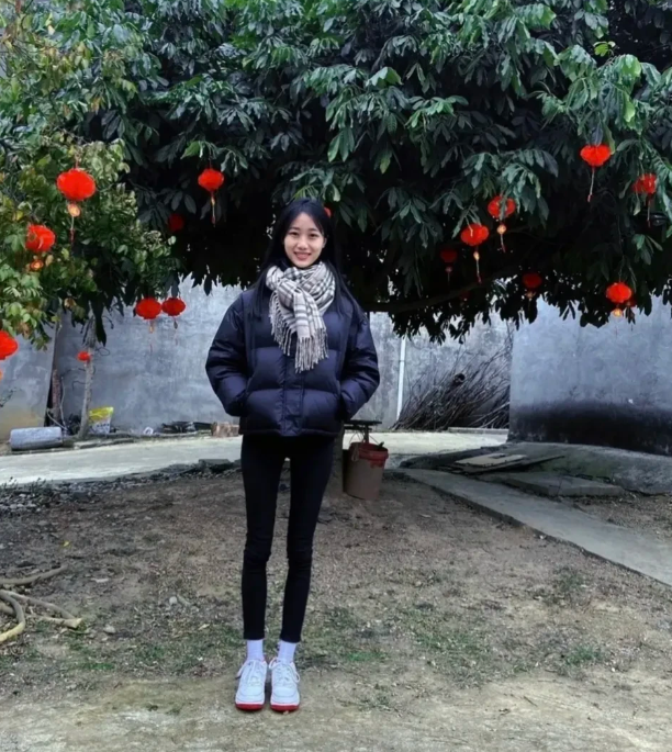 年底了，这名女子征婚，有九个要求， 
1、保证不出轨 
2、长相中等 
3、彩礼
