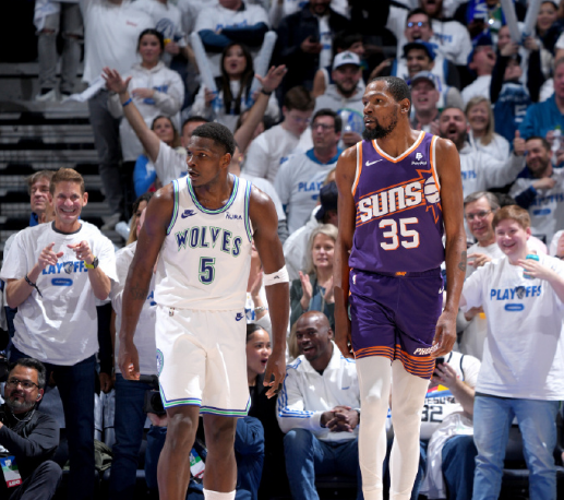 没有意外！NBA季后赛首日，都是排名靠前的球队赢球：

骑士（东4）97-83魔