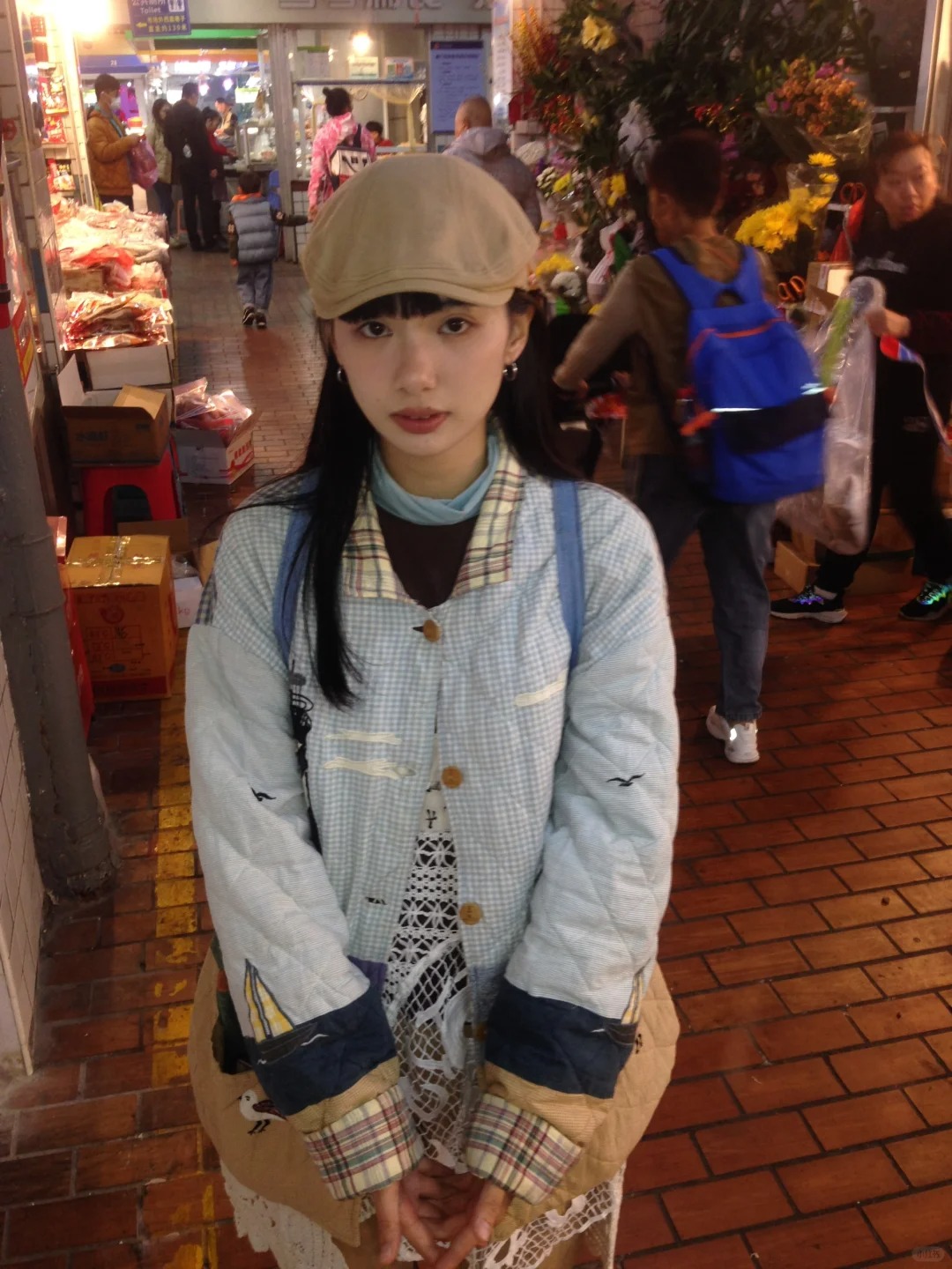 你站在那里像一个没写地址的信封
厦门的街道总是充满烟火气，而且慢慢的，像热腾腾的