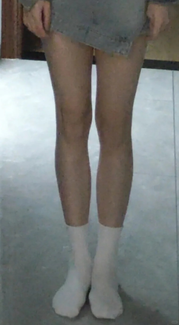 怎么感觉穿上袜子显得很奇怪，感觉腿变粗了