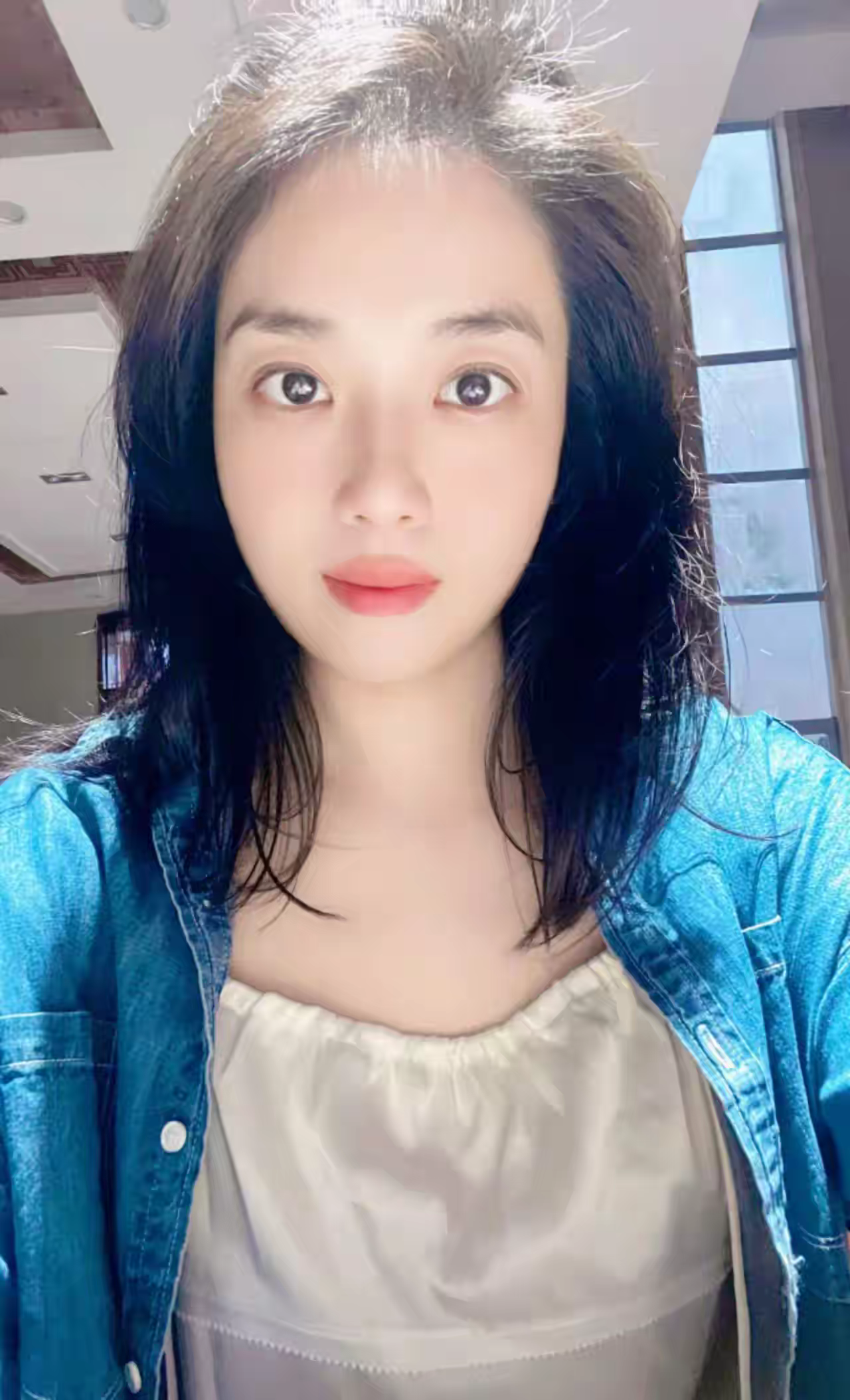 我一直幻想着，是否会有人陪我共度人生？哪怕对方已经有了子女，我也全然不介意。如今