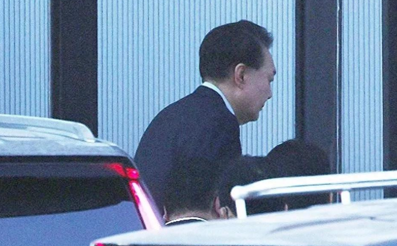 逮捕尹锡悦现场很凄凉，尹锡悦只说了一句“好的，我们走吧！”