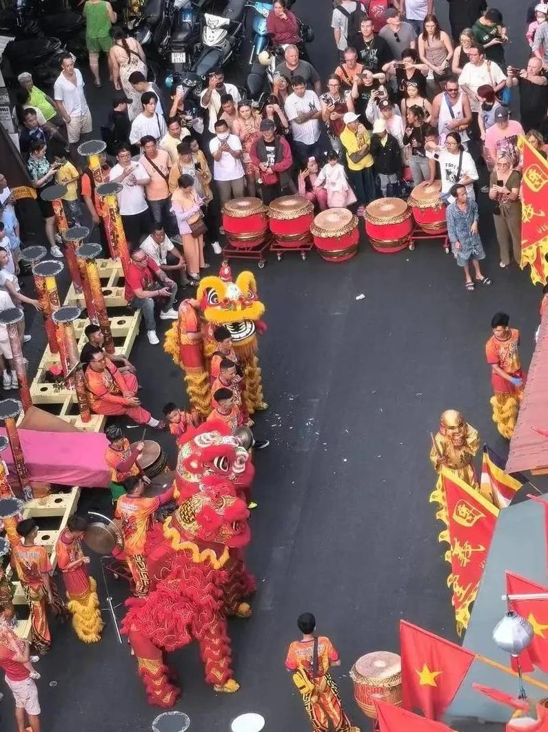 越南这次在网上真火得厉害！
原来是越南公布春节放假安排，在亚洲同样过春节的国家里
