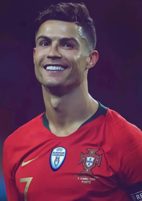 C罗：人生赢家！家庭事业两得意