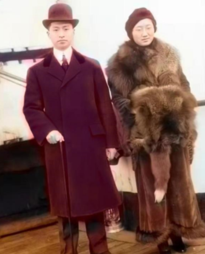 1908年，外交天才顾维钧被骗回国与张润娥结婚，他在母亲房间里躲了两晚，第3天晚