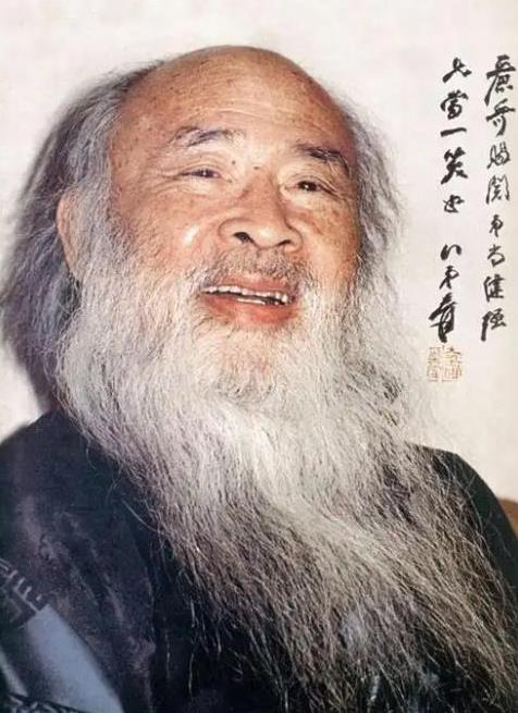 1949年，张大千散尽家财，弄到了三张飞机票。这架飞机，是最后一架离开成都的飞机
