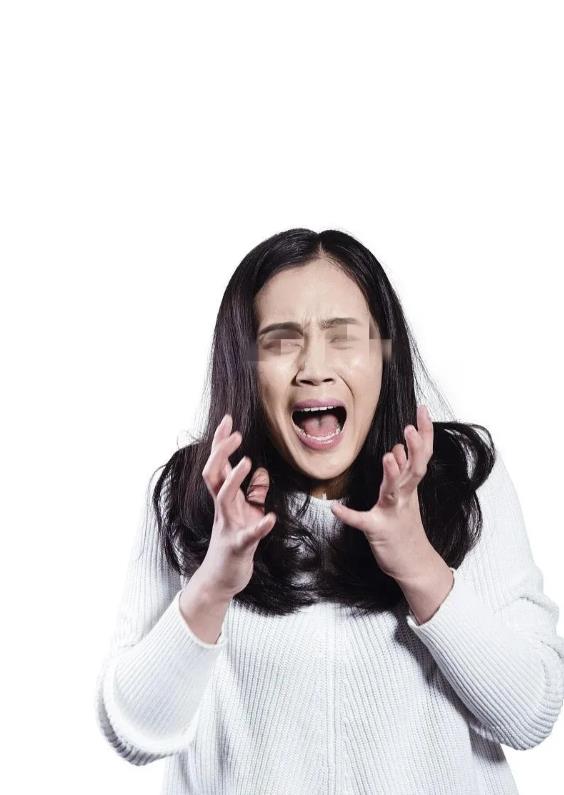 山东，女子加班到深夜，一身疲惫地上了5楼家中，洗漱完毕后，正欲拉上窗帘熄灯睡觉，