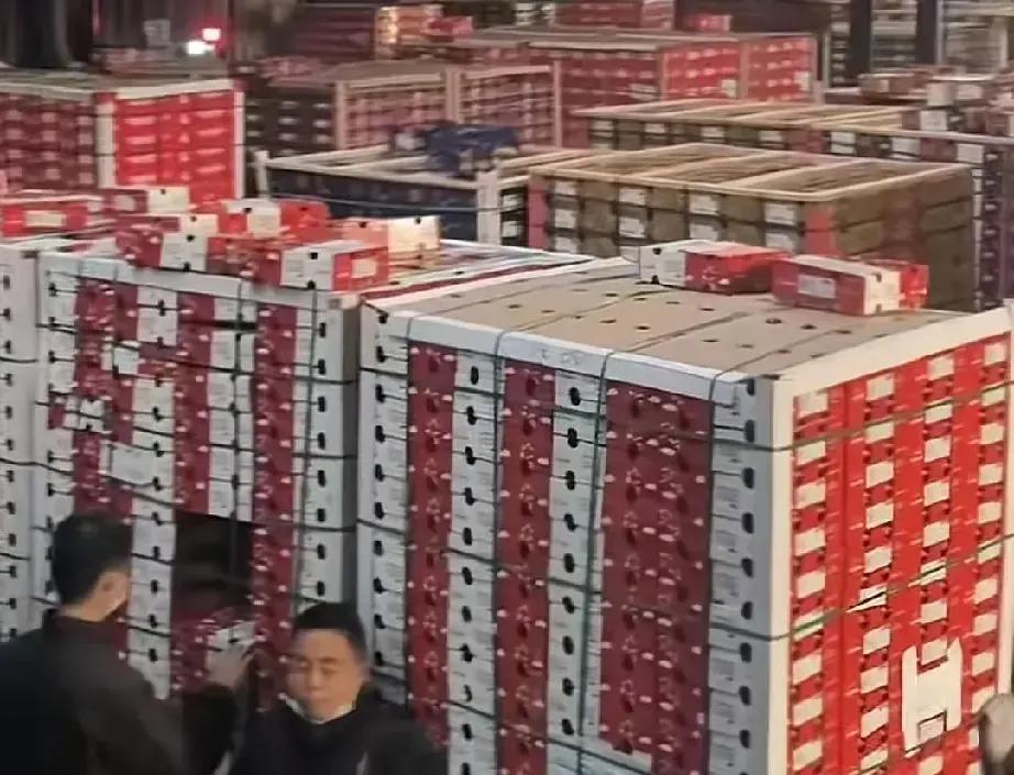 车厘子的寒冬来了，除了车厘子之外，这三种水果也会受到很大影响：
1、樱桃，在很多
