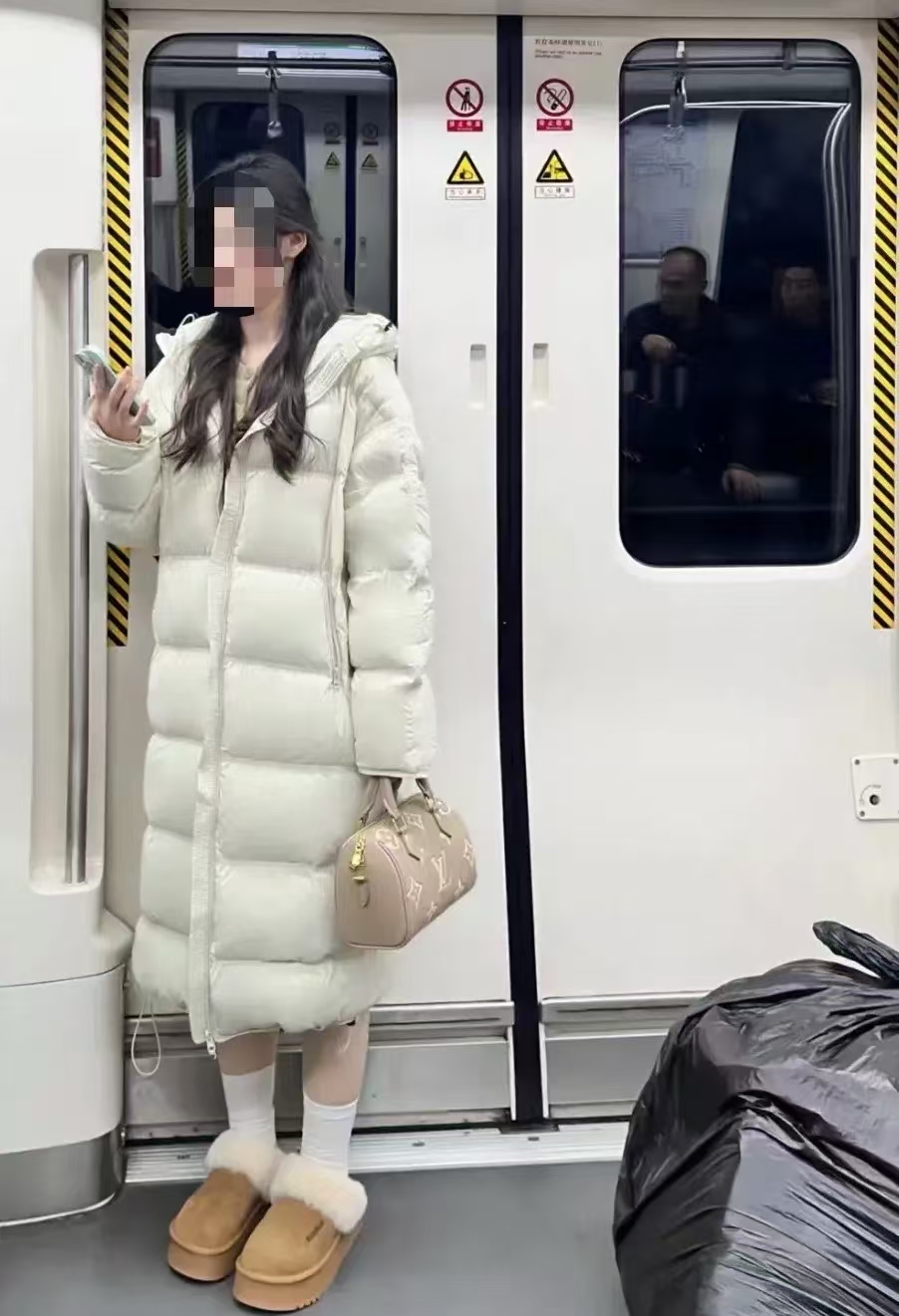 不明白现在还穿这种款式羽绒服的人是怎么想的？