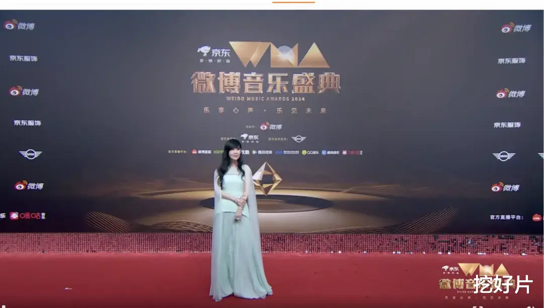 音乐盛典红毯：容祖儿胖了，林志颖王心凌比心，56岁周慧敏美爆了（红米k30和真我q2对比）-第31张图片-九妖电影