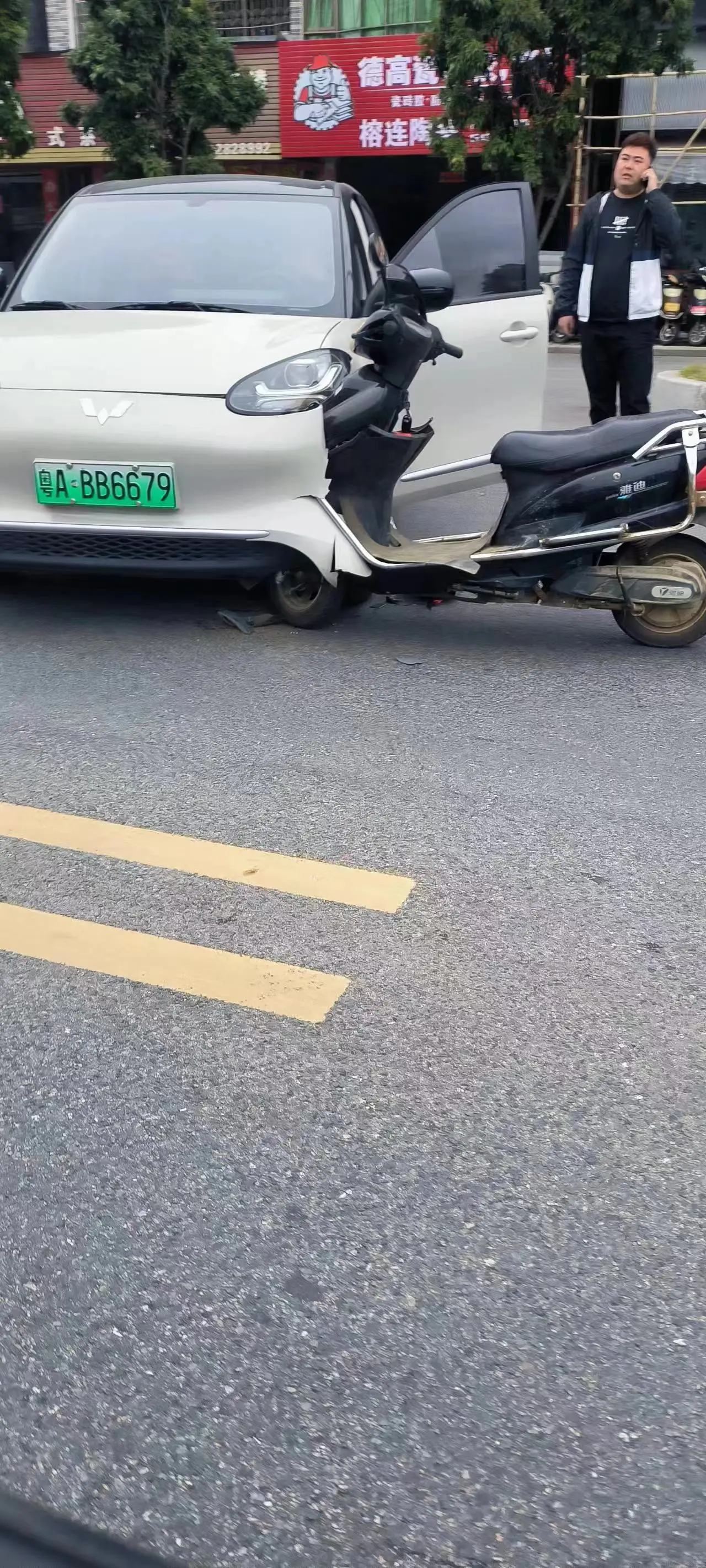 四轮电动车干不过两轮电动车
