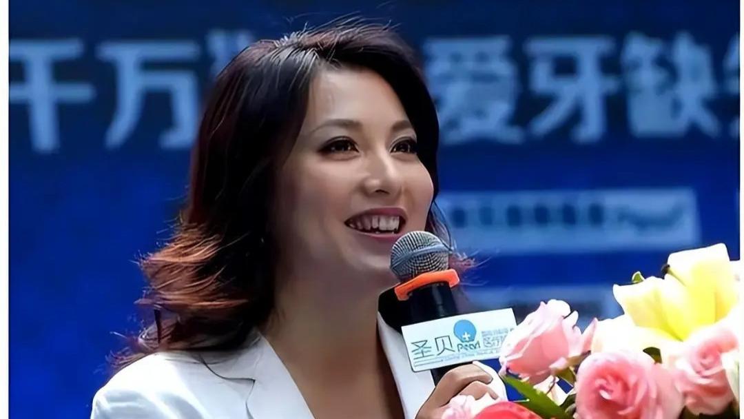 央视主播梦桐：与富商结婚19年零绯闻，今47岁风韵犹存