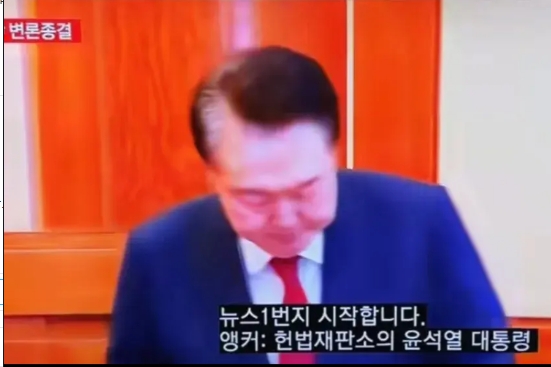 韩国媒体报道，尹锡悦的律师团要向特朗普提交庭审资料和判决结果。

看来尹锡悦的律