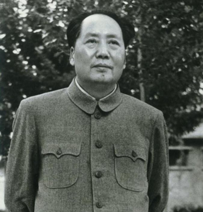 1953年，毛主席问秦基伟：上甘岭之战，你干的不错，我这儿也没有什么好货，请你抽