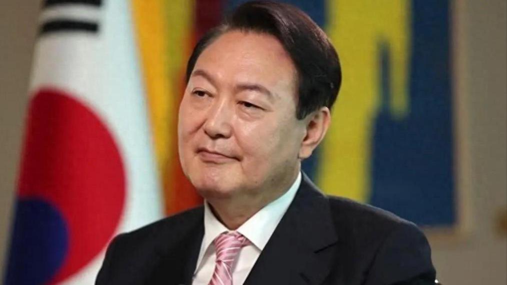 民调雪崩后，尹锡悦现状雪上加霜，文在寅难逃青瓦台