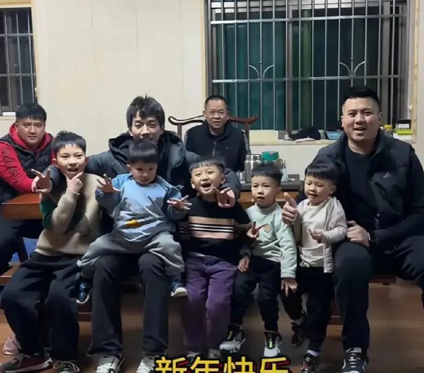 素有小徐杰之称的杨溢，这个春节也是回到了惠州博罗县，而且他和徐杰也是同乡。这就是