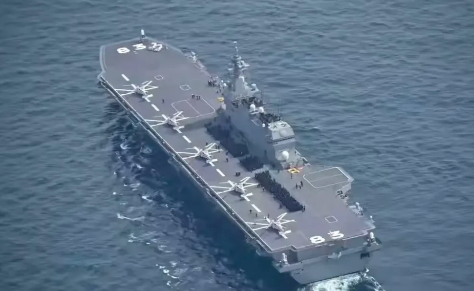 日本两艘准航母改装完毕去美国训练起降F35B，还有更狠的，4架日本F35先是转场