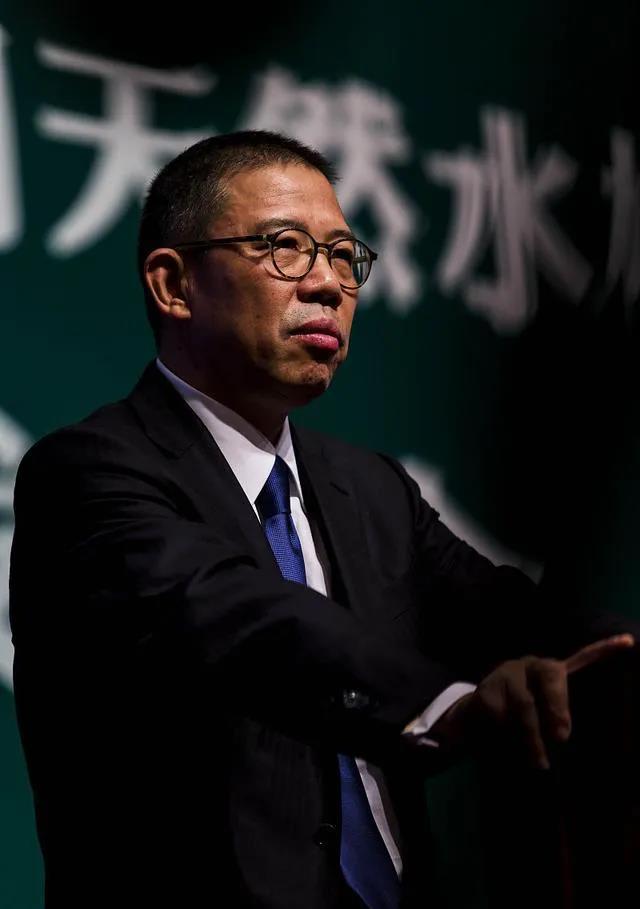 目前来看，钟睒睒以及副总周力的回复，堪称公关灾难式的，直接导致舆情一泻千里。那个