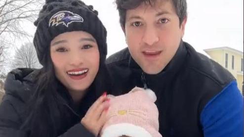 福建农村穷女孩美国饭店打工，猛追当地富二代，刚出月子就怀二胎