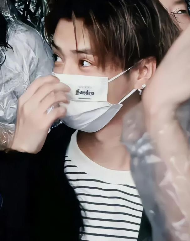 关晓彤和鹿晗，真是女靓男帅，绝配。关晓彤在娱乐圈发展的是越来越好，前途无量！
 