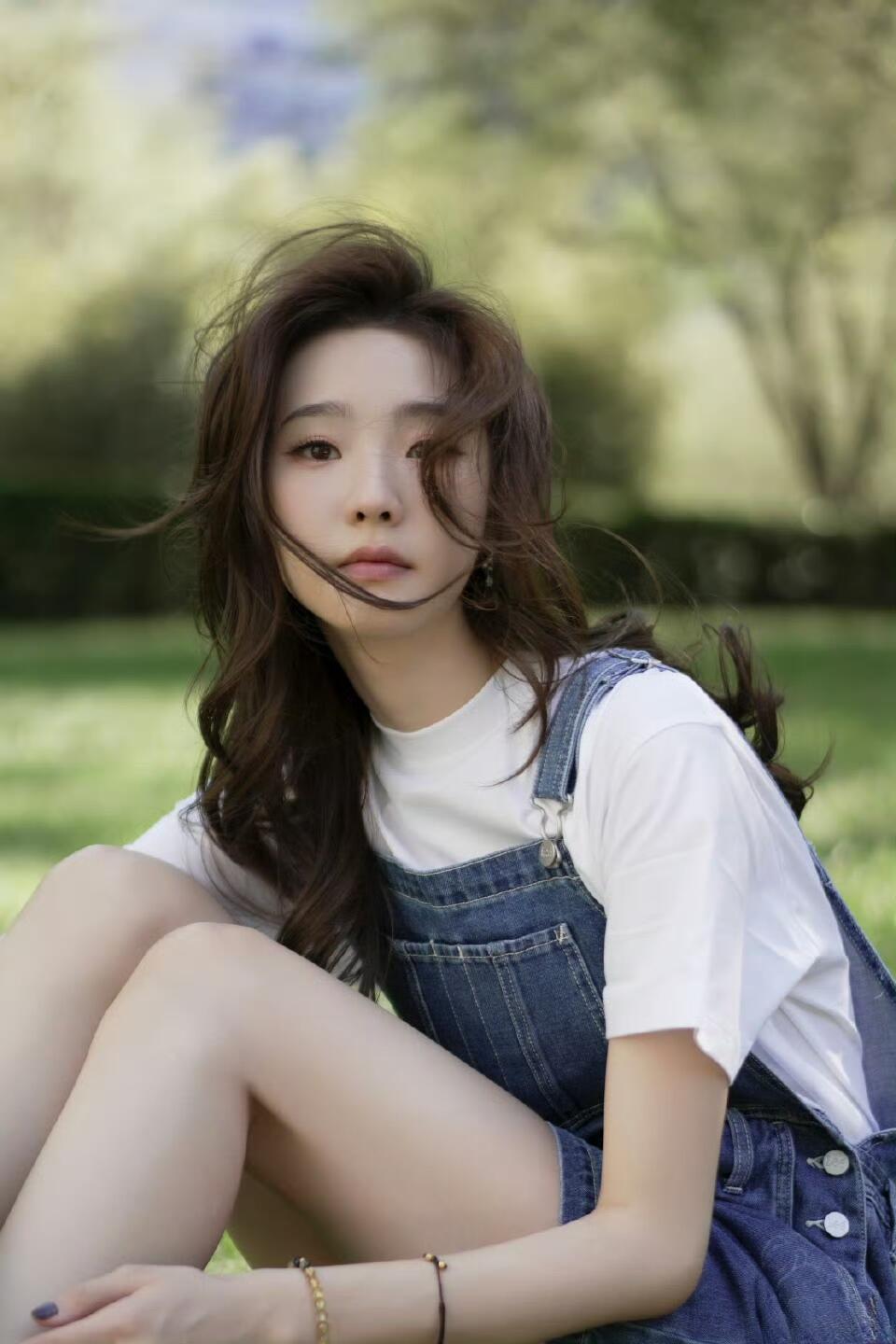 张艺凡——超凡脱俗
