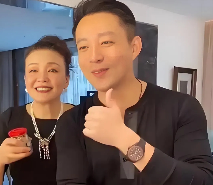 完了！张兰，汪小菲账号被永久封禁，网友们担忧的事还是发生了！

大S去世第三天，