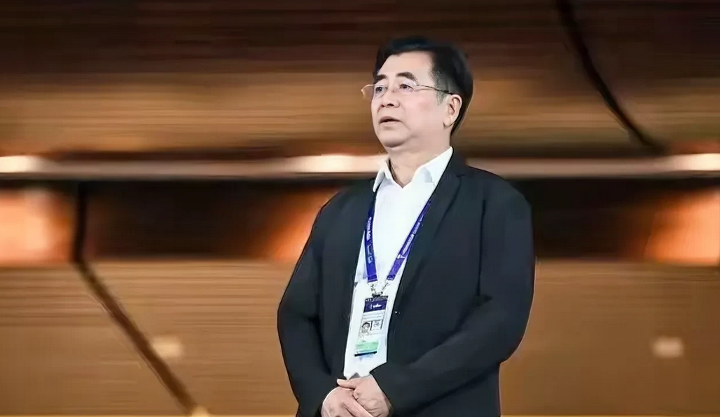 国内的很多足球运动员可能都要失业了！不是因为联赛低迷赚不到钱了，也不是因为他们踢
