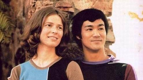 传奇女星丁佩：她是向华强前妻，李小龙之死让她背负万人唾骂