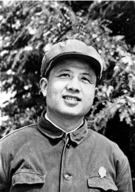1993年，孔繁森妻子回到西藏探亲，由于西藏条件的艰苦患了重病，为了治病花光了带