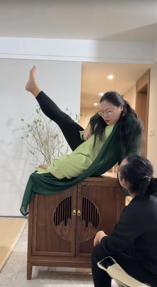 我怕了，老婆半夜发癫了