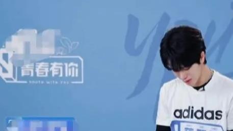 28岁男明星肺癌晚期，却没钱治疗，父亲无奈发文求助却没热