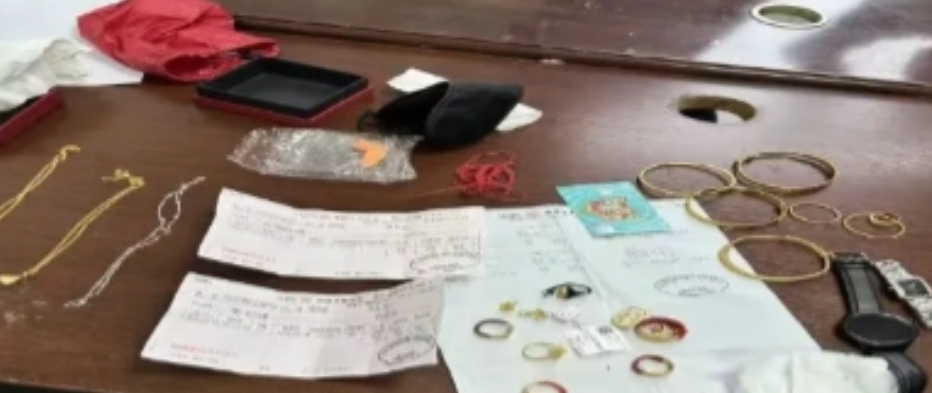 2024年8月，辽宁沈阳，一70多岁大妈在小区垃圾桶捡到半袋米，就拿回去准备给自