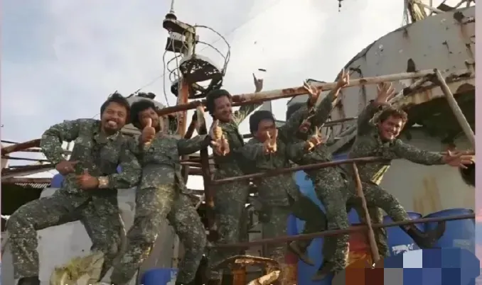 曾经以英勇断指而闻名的菲律宾特种兵，在接受医院慰问时，却意外展现出对物质补偿的渴