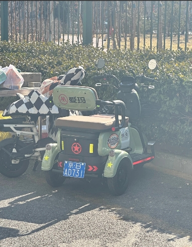 这辆摩托车谁见过？看到牌子惊呆了[我想静静][我想静静][我想静静]#骑电驴兜风