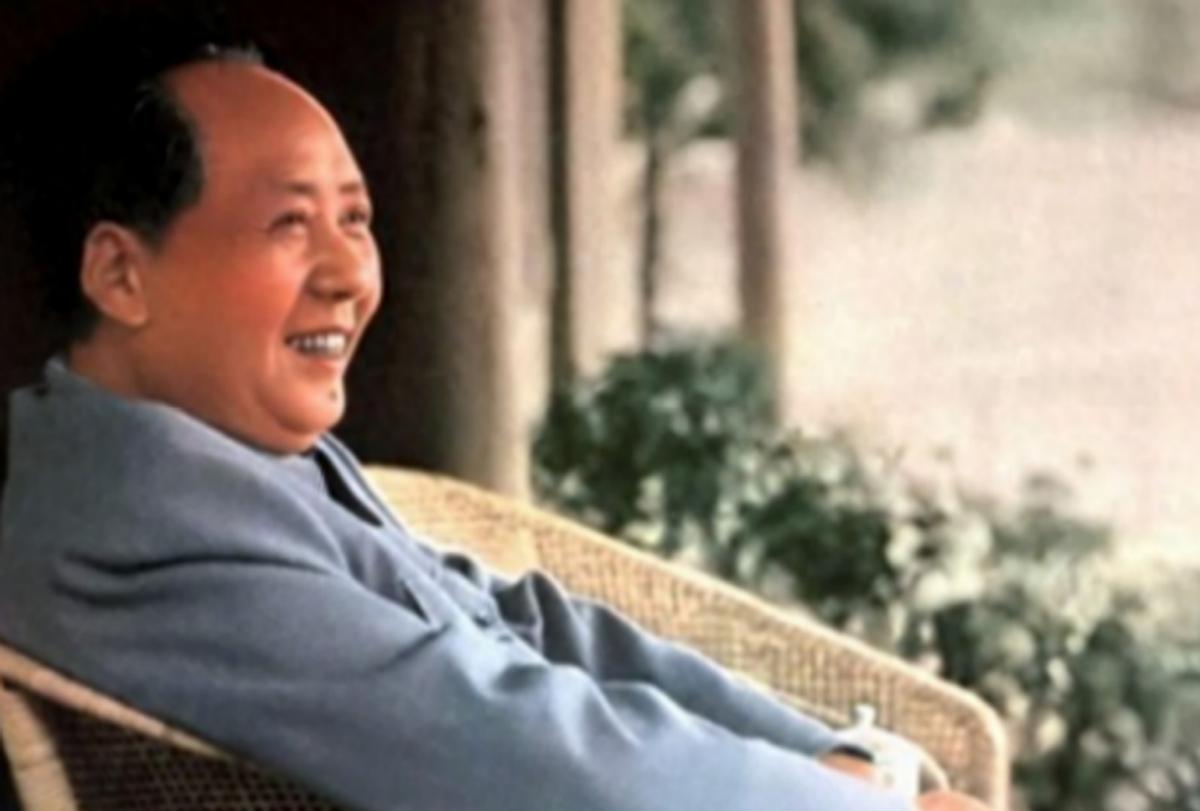 上世纪60年代，毛主席接见国务院各部委领导，人群中，主席见到一个熟悉的身影，竟主