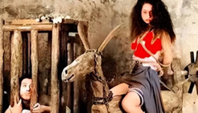 罕见老照片：赤身裸体被围观的洋女人，女匪被五花大绑骑木驴