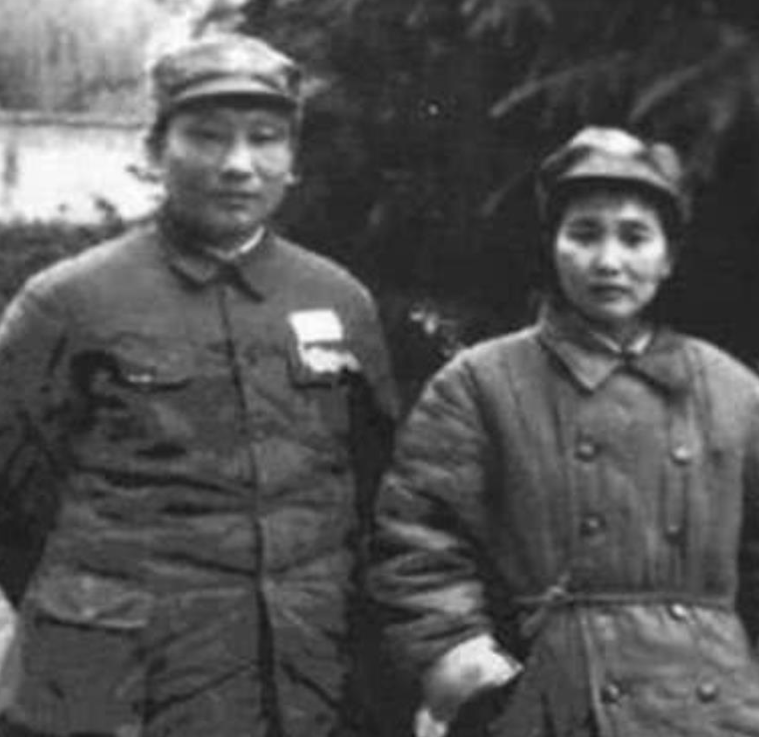 1955年秋，老家干部来信，告知南京军区政委唐亮上将：“首长，您的表叔仗着您的身