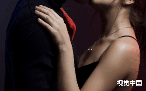 抛弃自幼心悦侯爷后，我转身跟战功赫赫的萧大将军好了。所有人都以为我会和萧将军成亲，但其实我谁也不想要