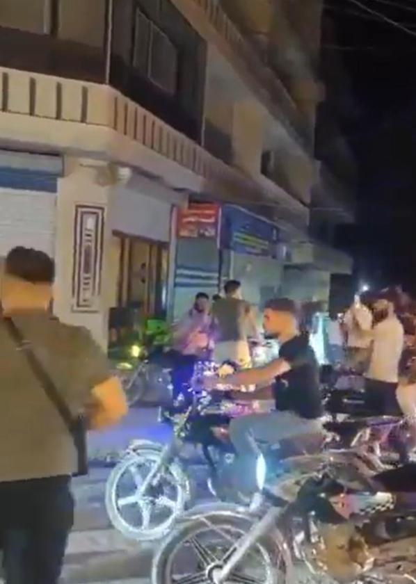 黎巴嫩第二大城市的黎波里的逊尼派阿拉伯人走上街头跳舞庆祝真主党领导人哈桑·纳斯鲁