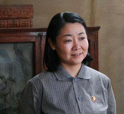 结婚34年只生孩子不做饭，丈夫把她宠成宝