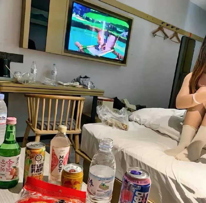 女朋友说出差一个人住酒店，我能信吗！ ​​​