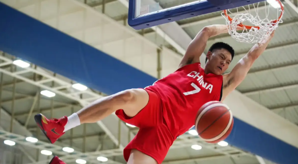 中国男篮将带15人参加亚预赛，李弘权，付豪，李炎哲，王岚嵚和段昂君离队！

内线