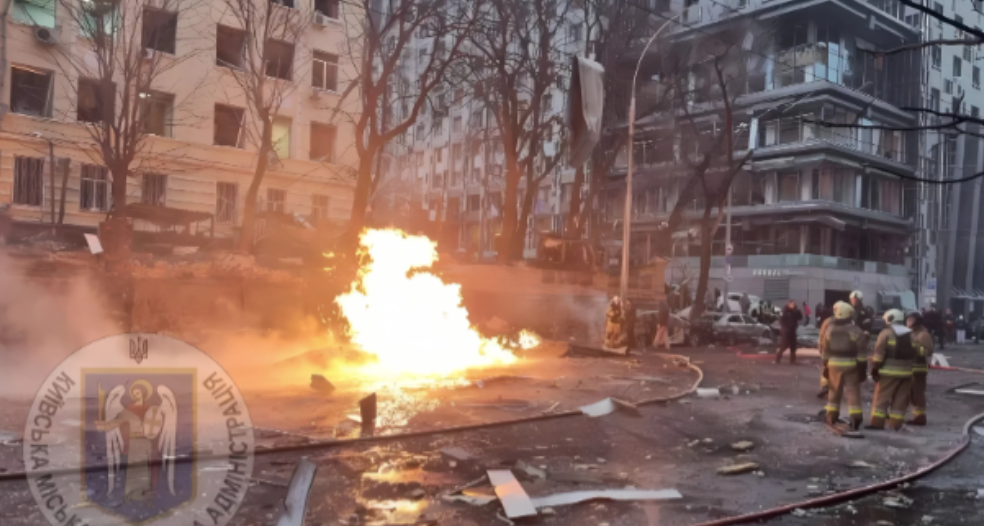 2025年的第一天，就在人们欢庆新年之际，乌克兰却迎来了数千枚导弹的“援助”。然