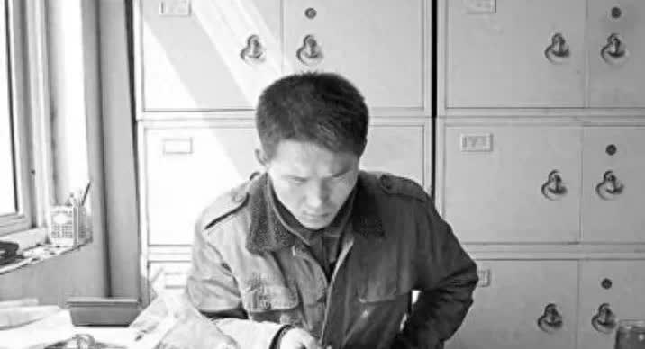2010年，山东一大学生村官，考上了江西的警察编制之后，却被告知，他已经被列为网