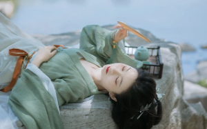 我舍命救下的人成了我姐姐的舔狗