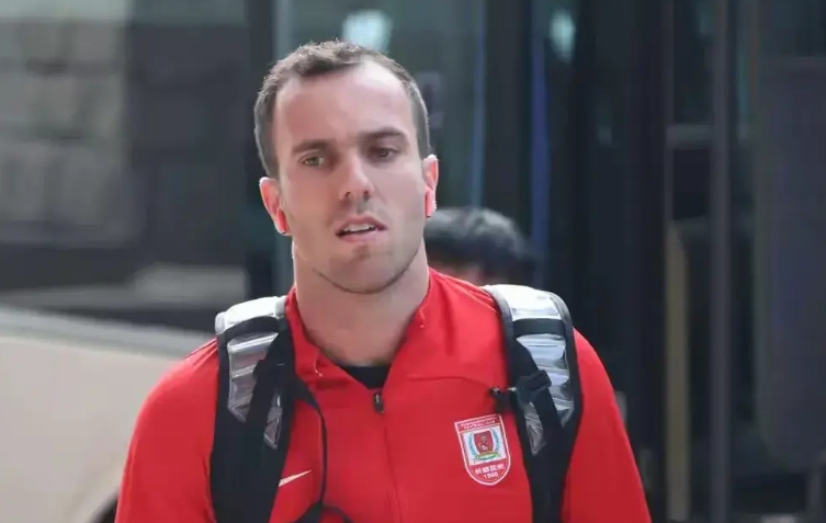 相比于塞尔吉尼奥，国足大概率不会归化奥斯卡，原因或许有：

1、塞尔吉尼奥职业素